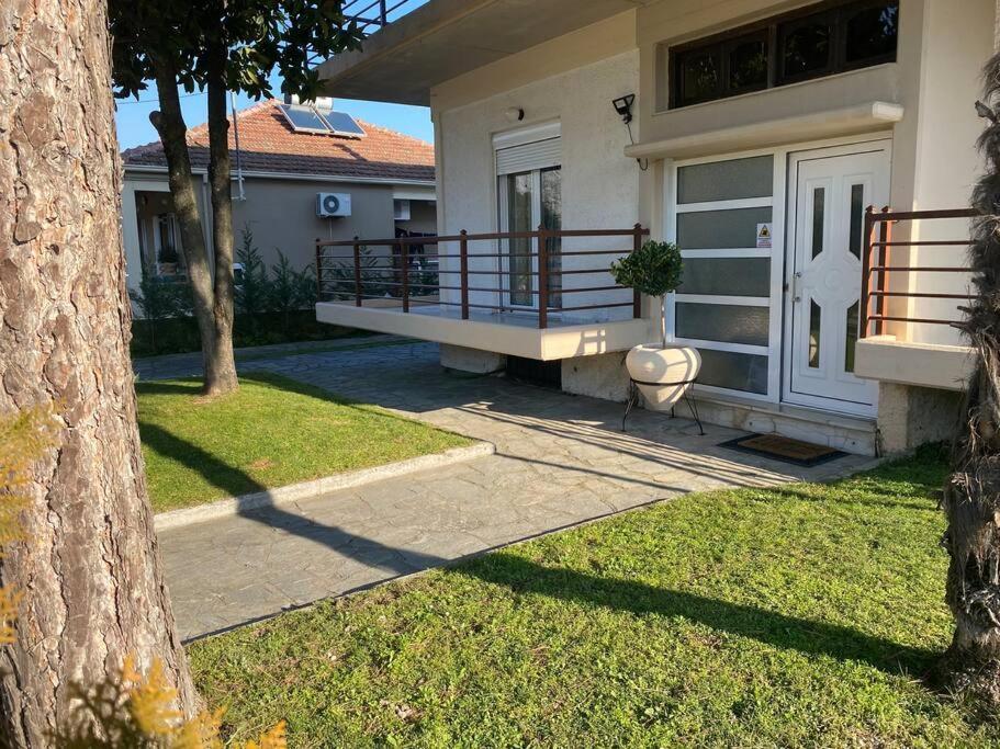 Family'S Home Trikala Екстериор снимка