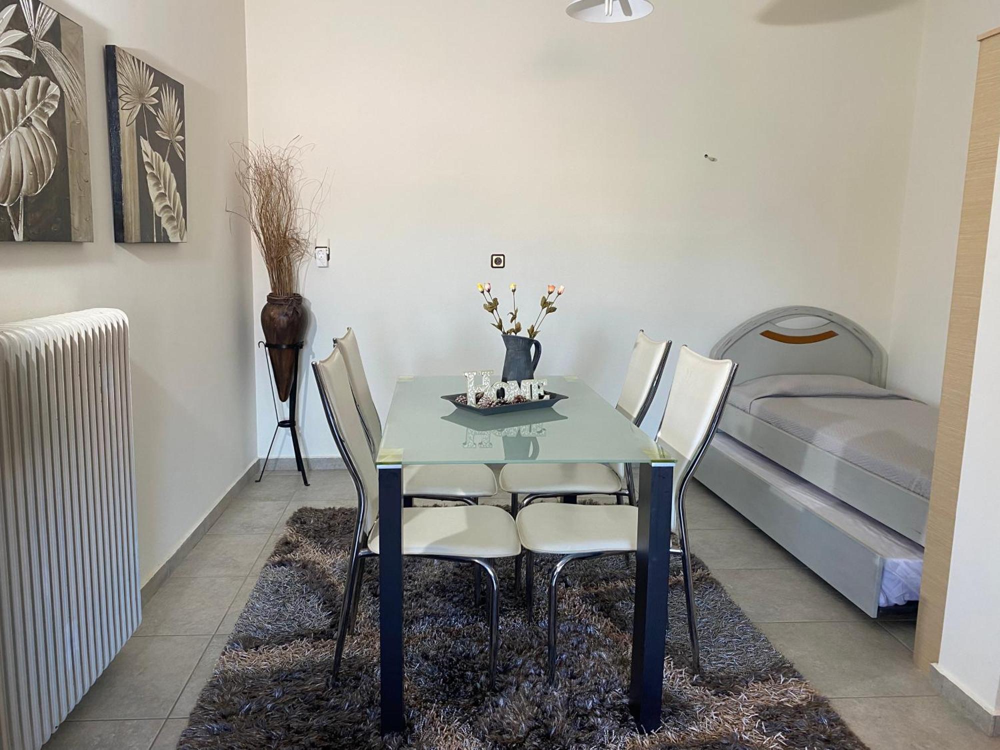 Family'S Home Trikala Екстериор снимка